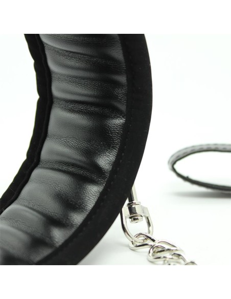 Collar con Correa de Metal e Interior Acolchado Negro