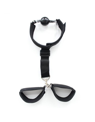 Mordaza y Esposas en Restricciones Negro