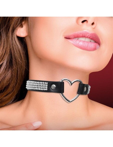 Collar con Corazon y Pedreria Estilo Choker Cuero Vegano Talla unica Collar con Corazon y Pedreria Estilo Choker Cuero Vegano Talla unica